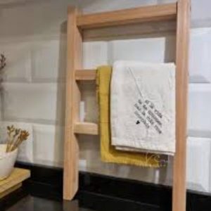 سلم فواطه خشب